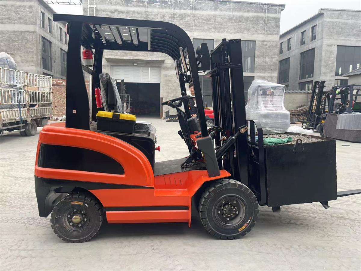 Šest električnih forklifta dostavljeno u Italiju