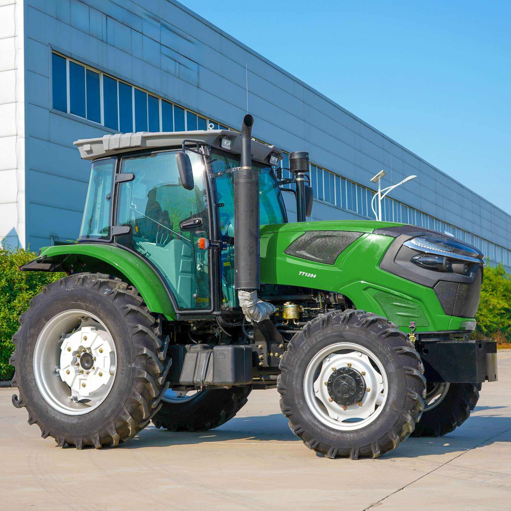 What Makes Compact Tractors with Loaders Ideal for Small Farms?