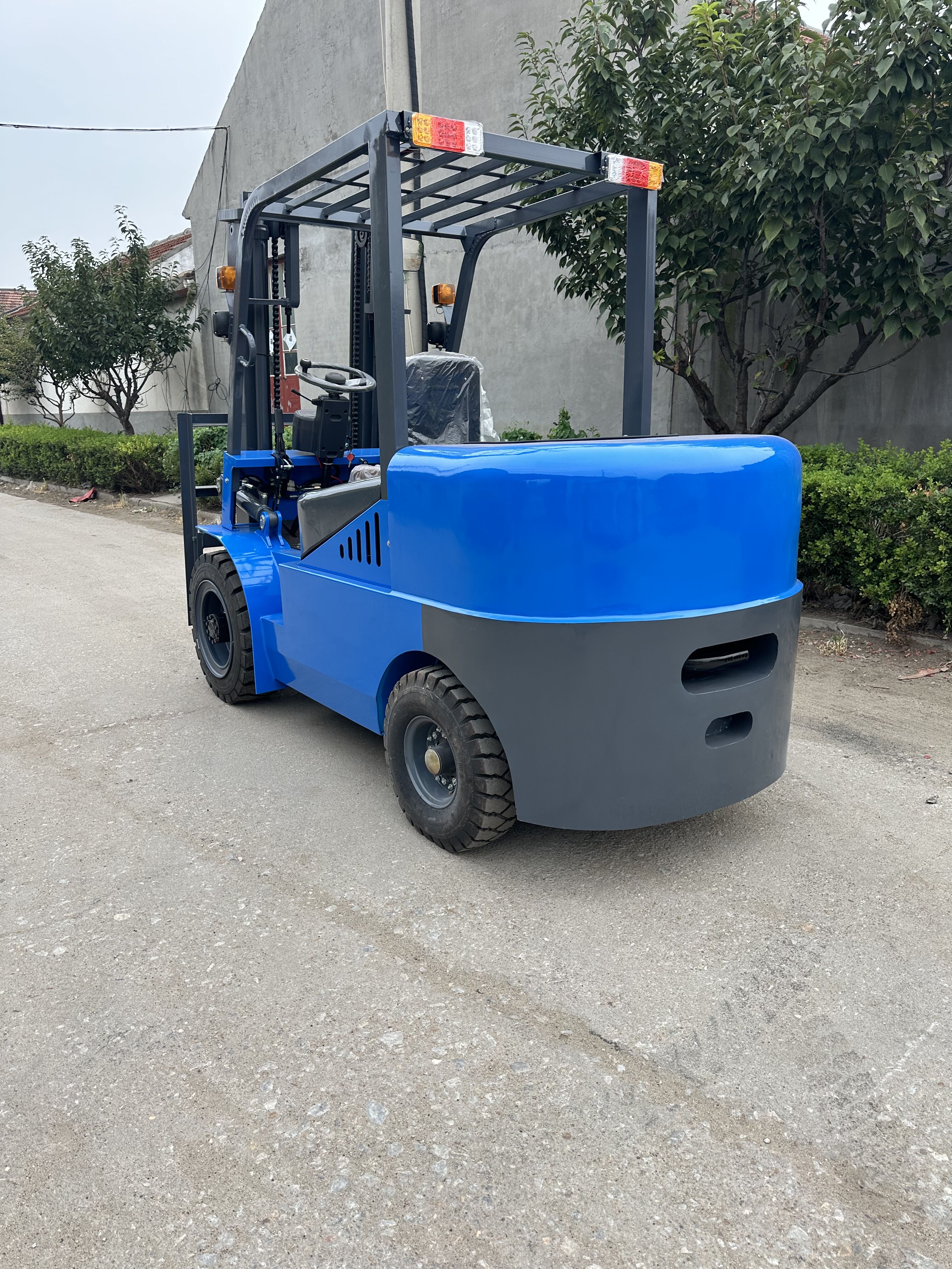 electric forklift