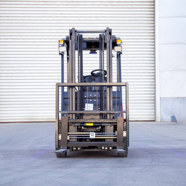 Hvad du skal overveje, når du køber en elektrisk gaffeltruck på 5 ton til håndtering af stor lagerbeholdning