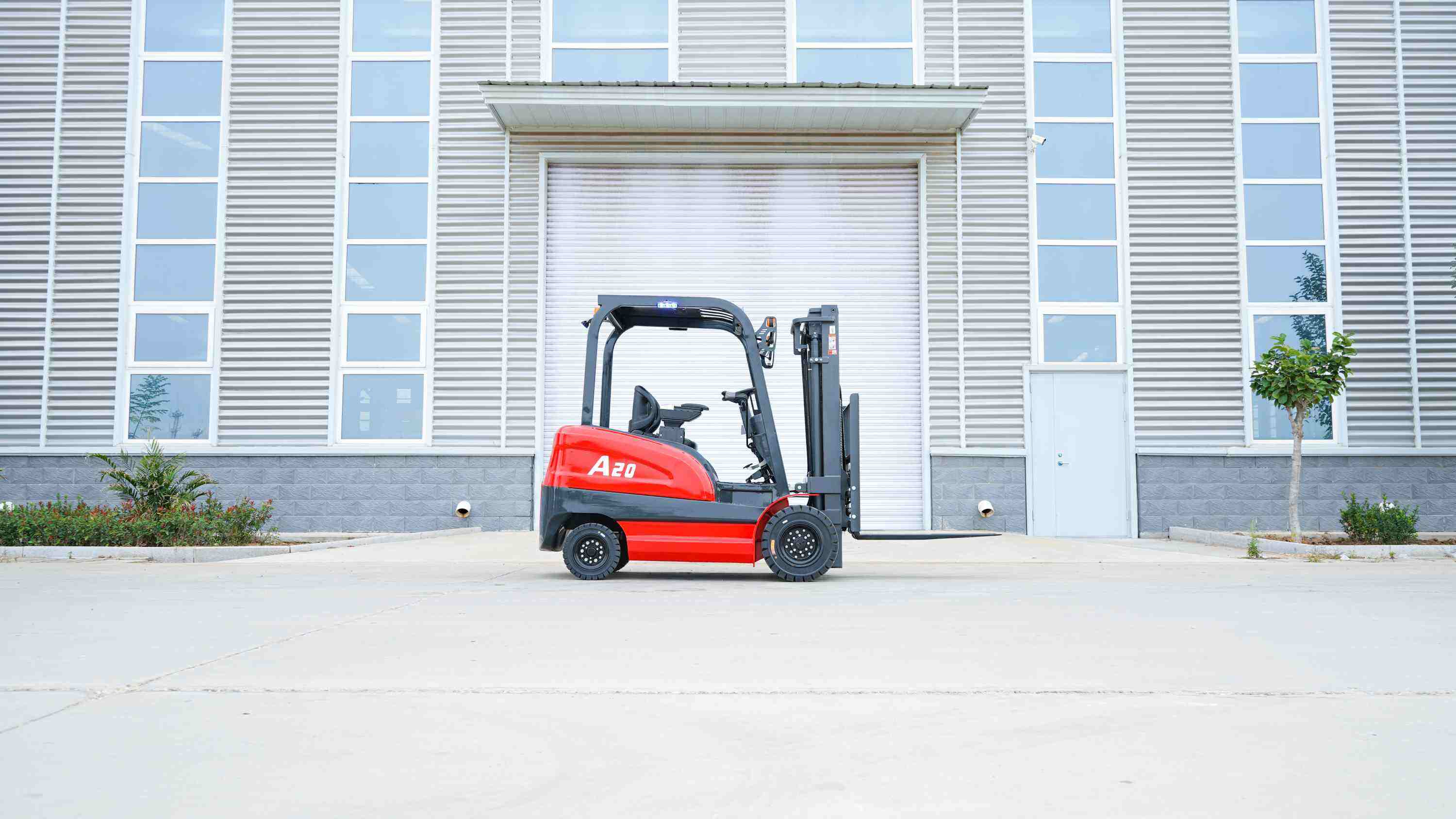 What Are the Top Benefits of Investing in 4WD Forklifts for Your Fleet?