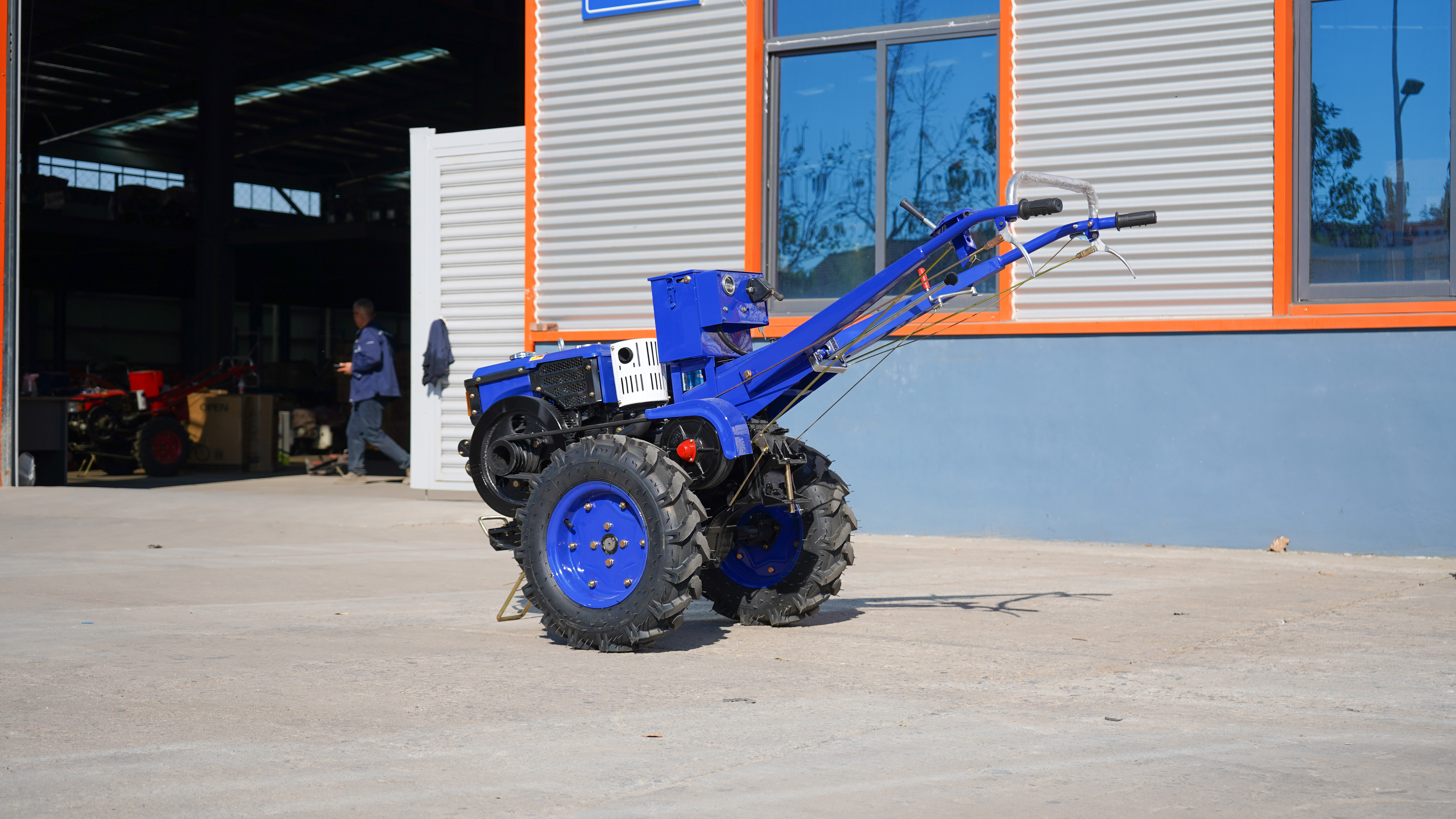 What Are Common Usage Issues When Operating a Hand Tractor?