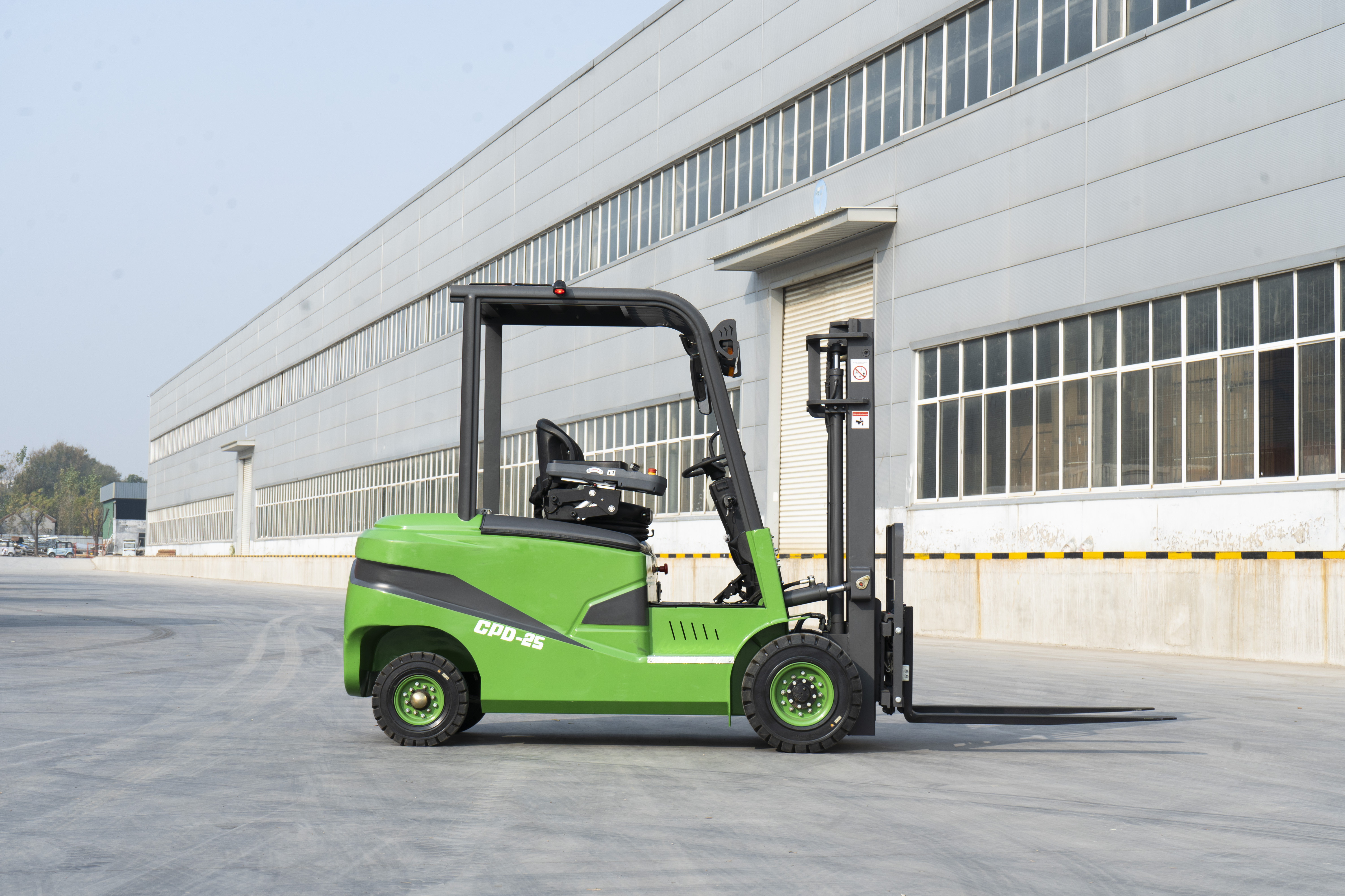 What Common Usage Issues Should You Be Aware of with Electric Forklifts?