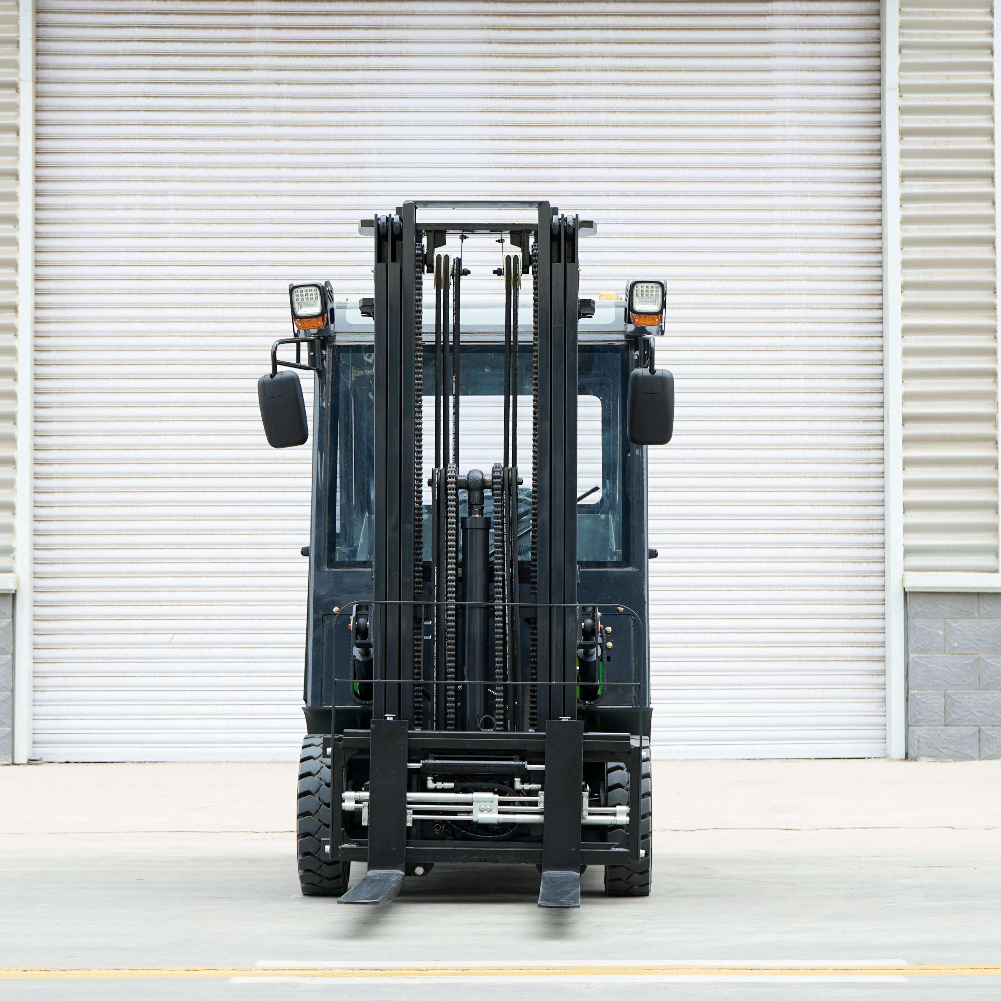 Common Usage Issues with Stand Up Reach Forklifts and How to Solve Them