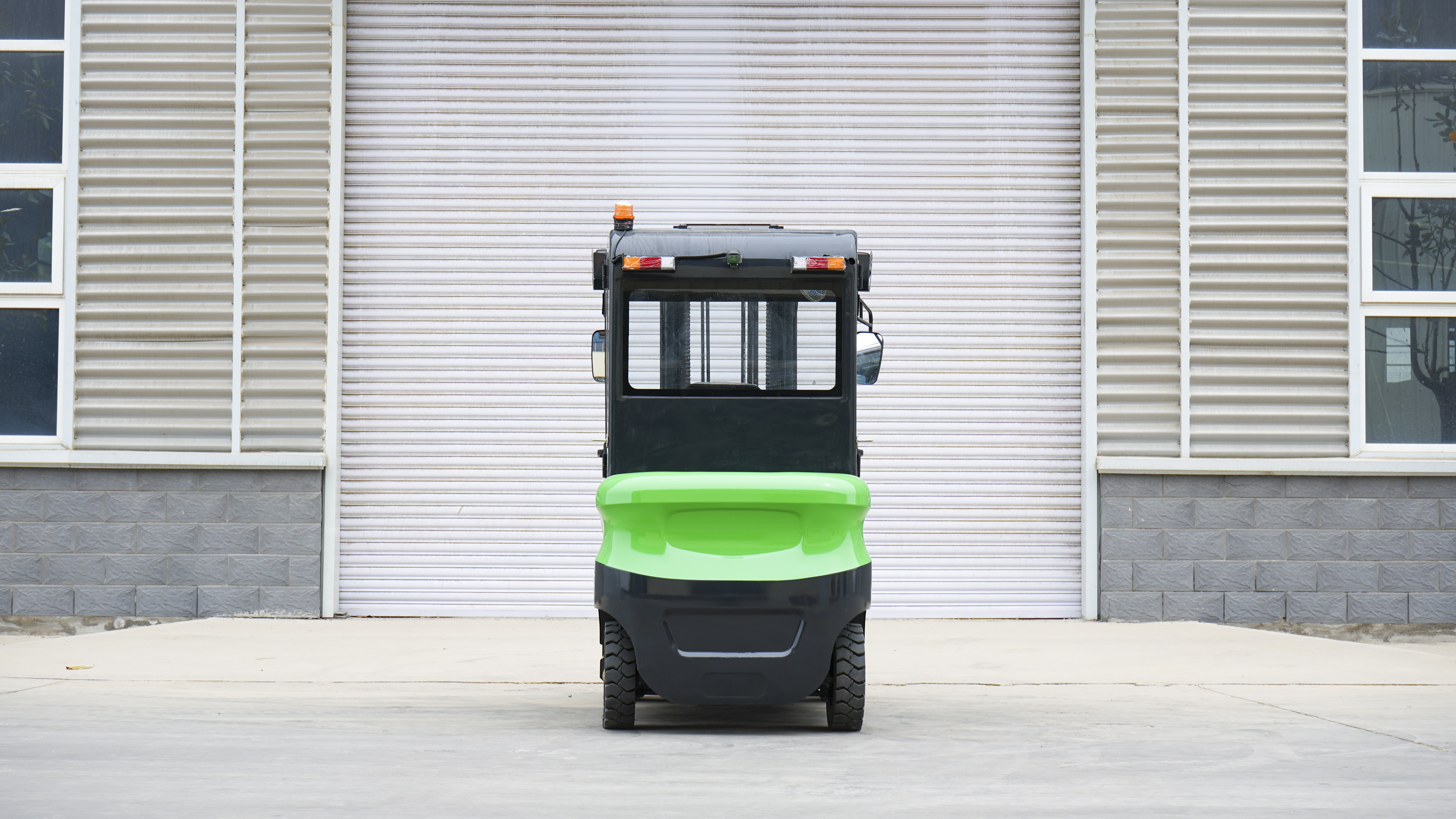 How Side Loader Forklifts Improve Warehouse Efficiency and Productivity