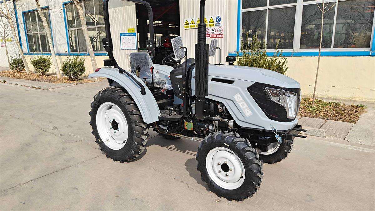 Ang mga traktor ay ang pangunahing lakas sa modernong produksyon ng agrikultura.