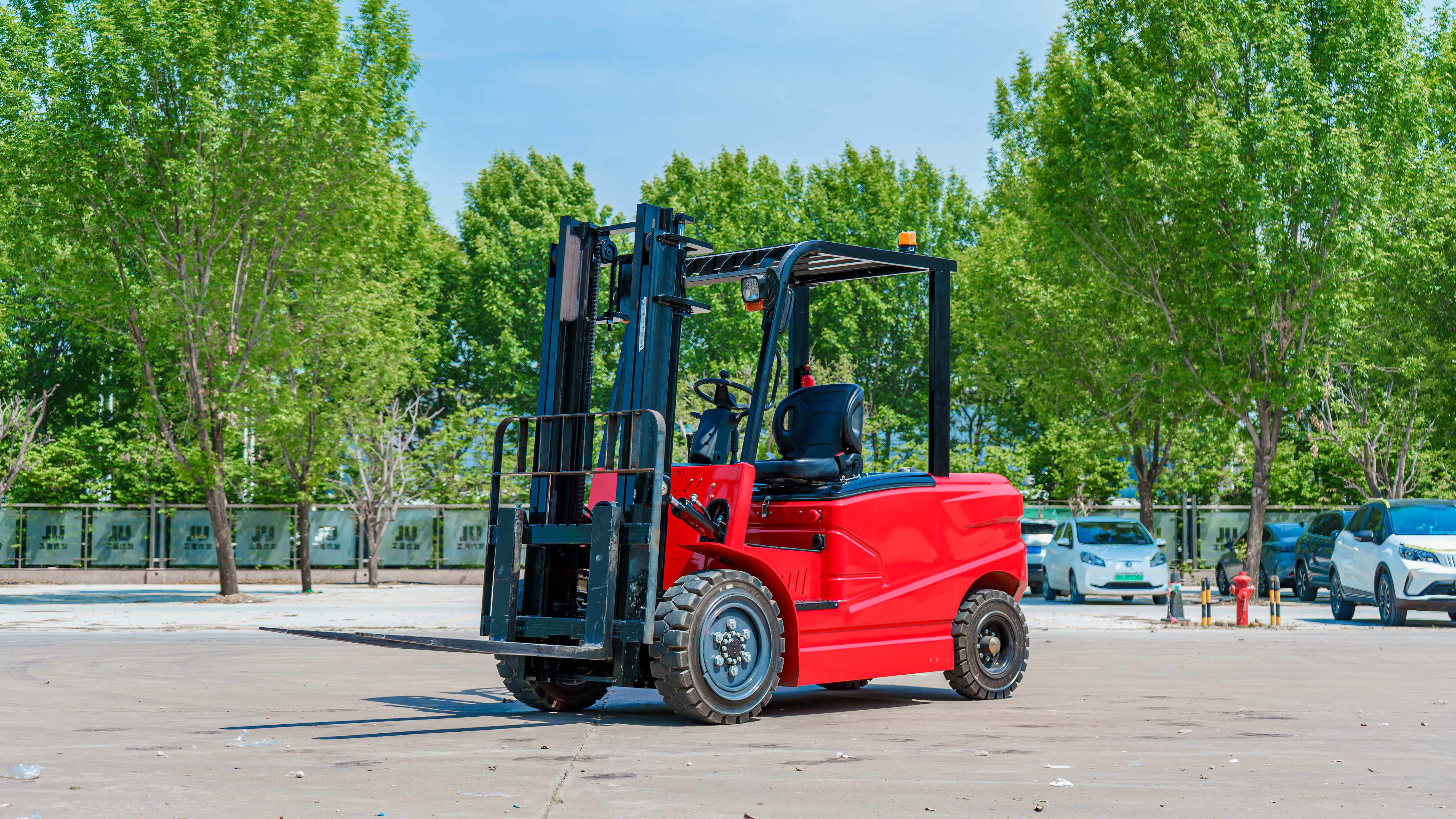What Are the Common Usage Issues with Forklift Equipment and How to Avoid Them