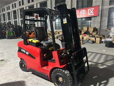 A Polish customer orders an electric forklift