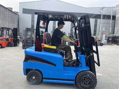 Electric forklifts are gradually becoming a sustainable solution for modern warehouses