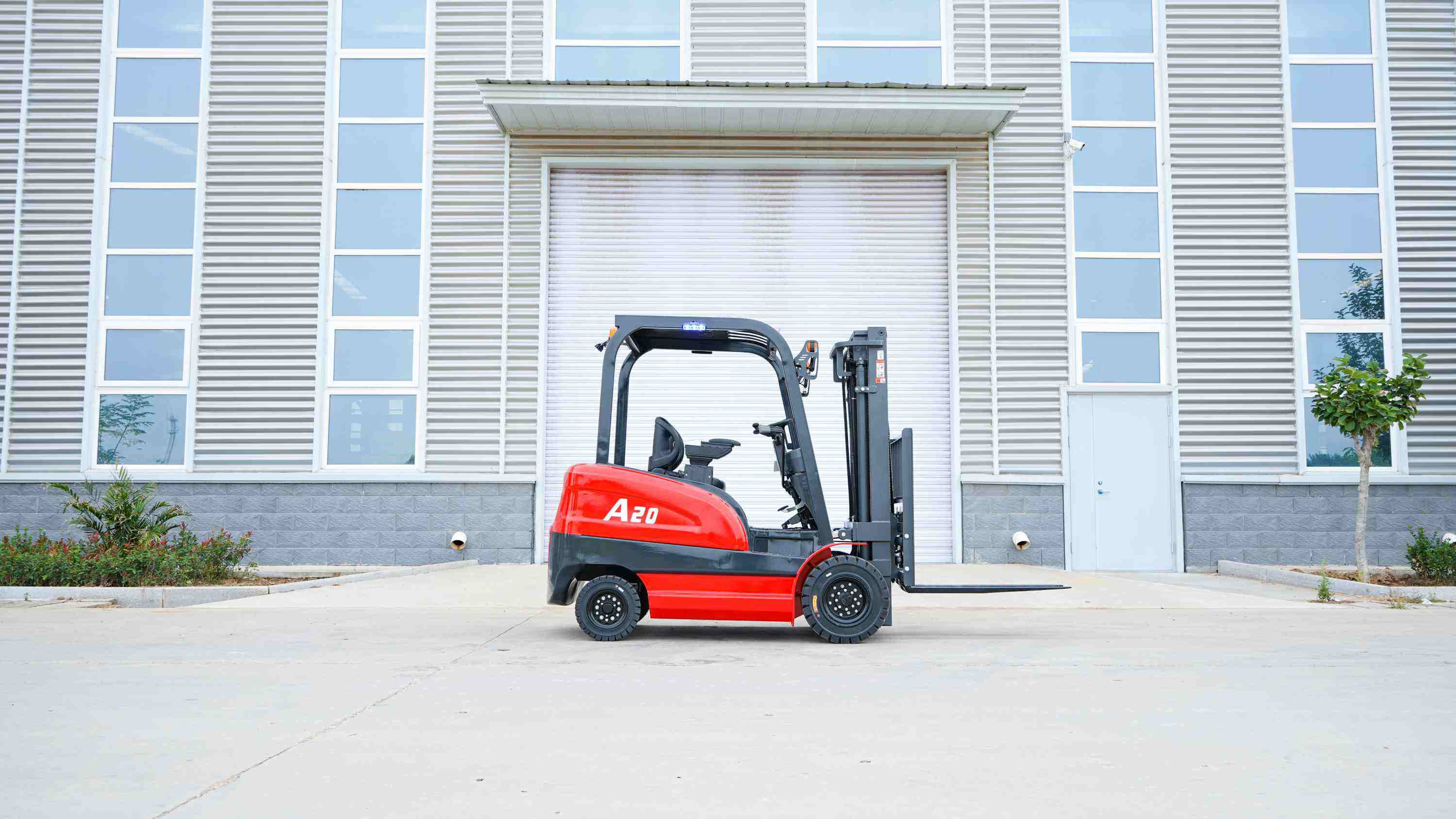 How 2 Ton Forklifts Improve Efficiency in Material Handling