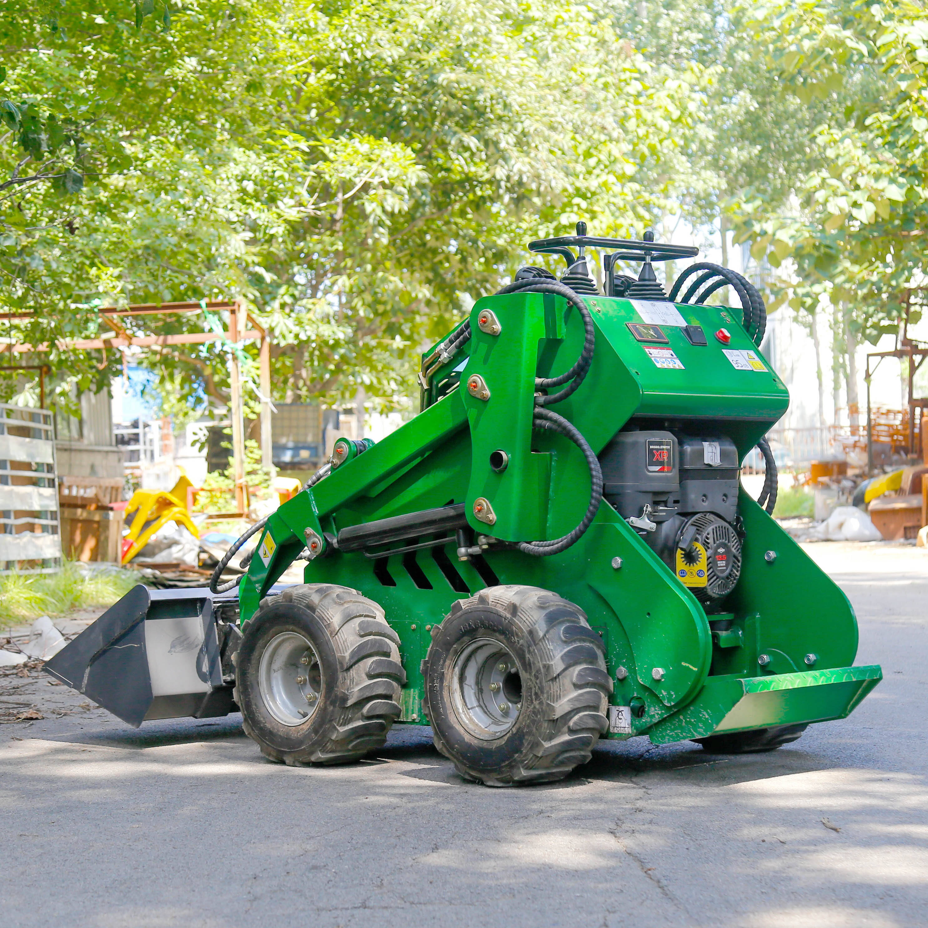 Great Value Skid Steer Loader Good Sale 330 Green Wheel Turning in Place