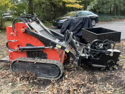 A customer from Italy gave positive feedback on the skid steer loader