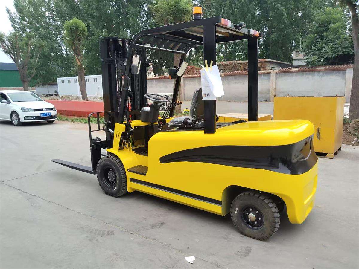 Which brand of electric forklift should I choose?