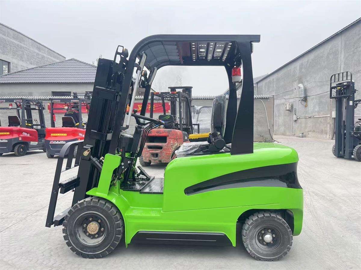 Green customized electric forklift for shipment