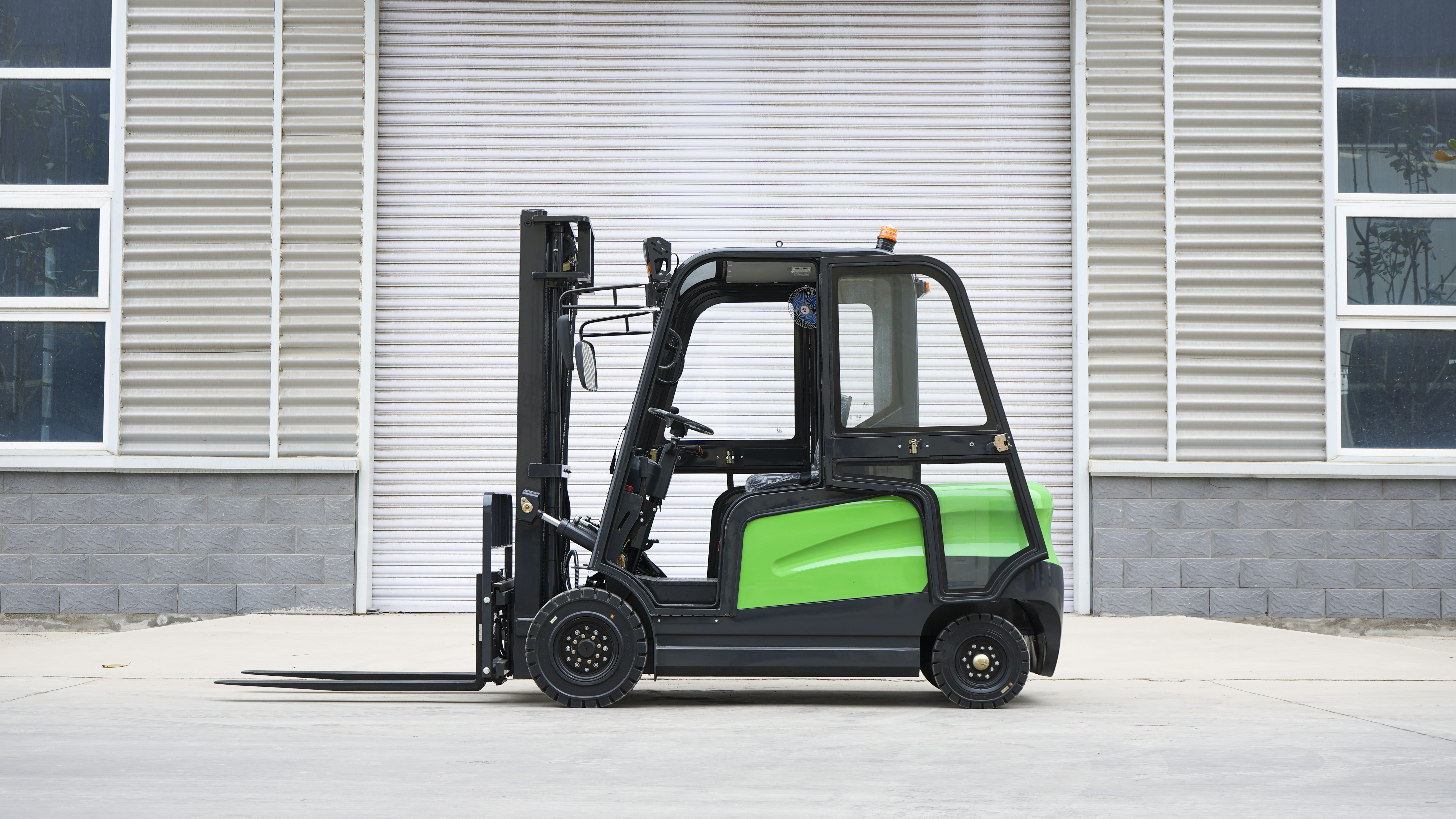 What Makes Hi Lo Forklifts a Hot Commodity in the Wholesale Market?