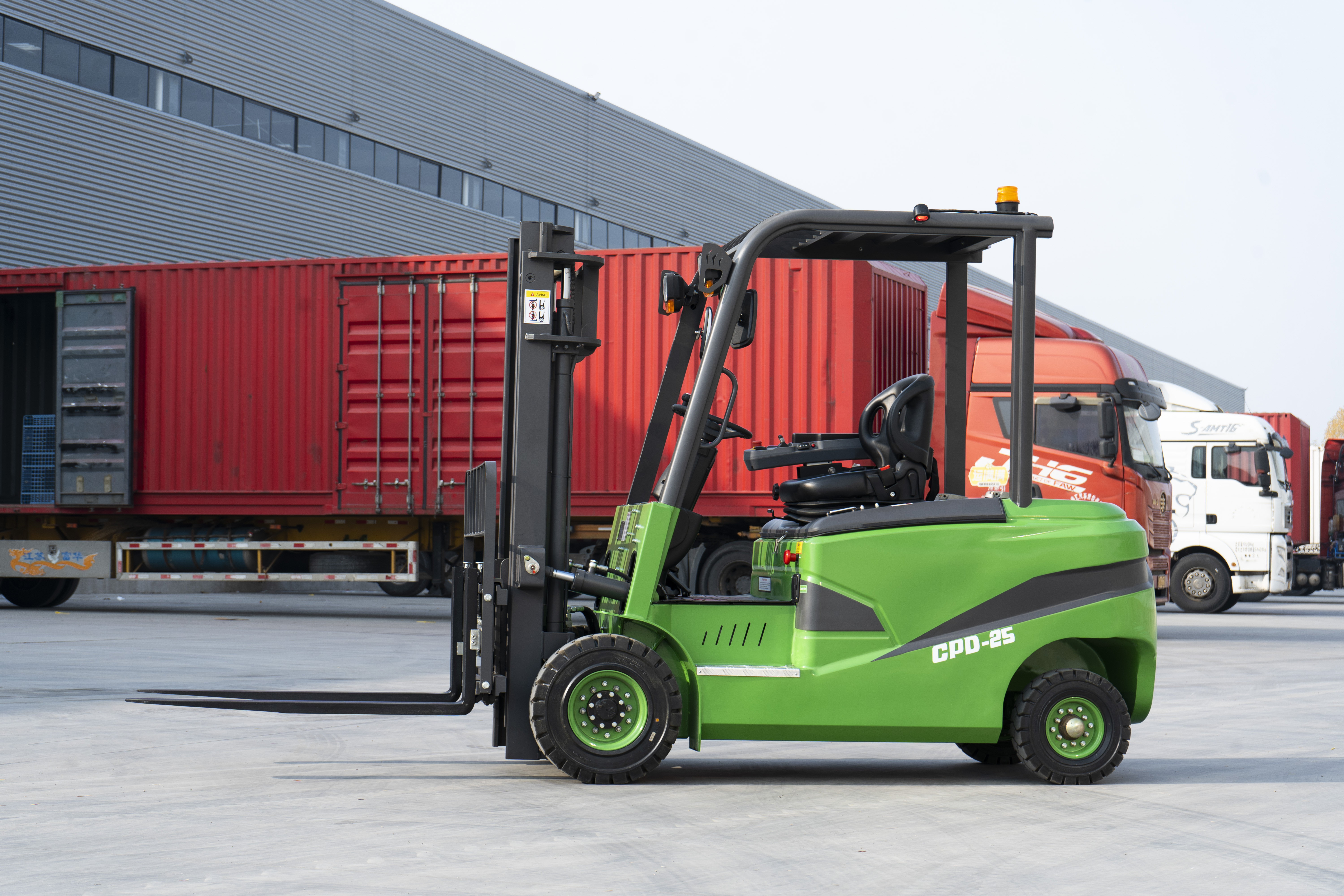 What Are the Benefits of Using a 2.5 Ton Electric Forklift Over Gas Models?