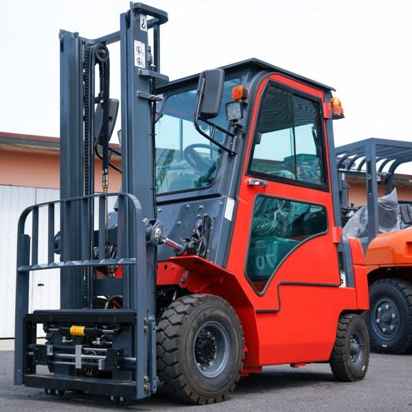 How to Choose the Right Indoor Forklift for Tight Spaces