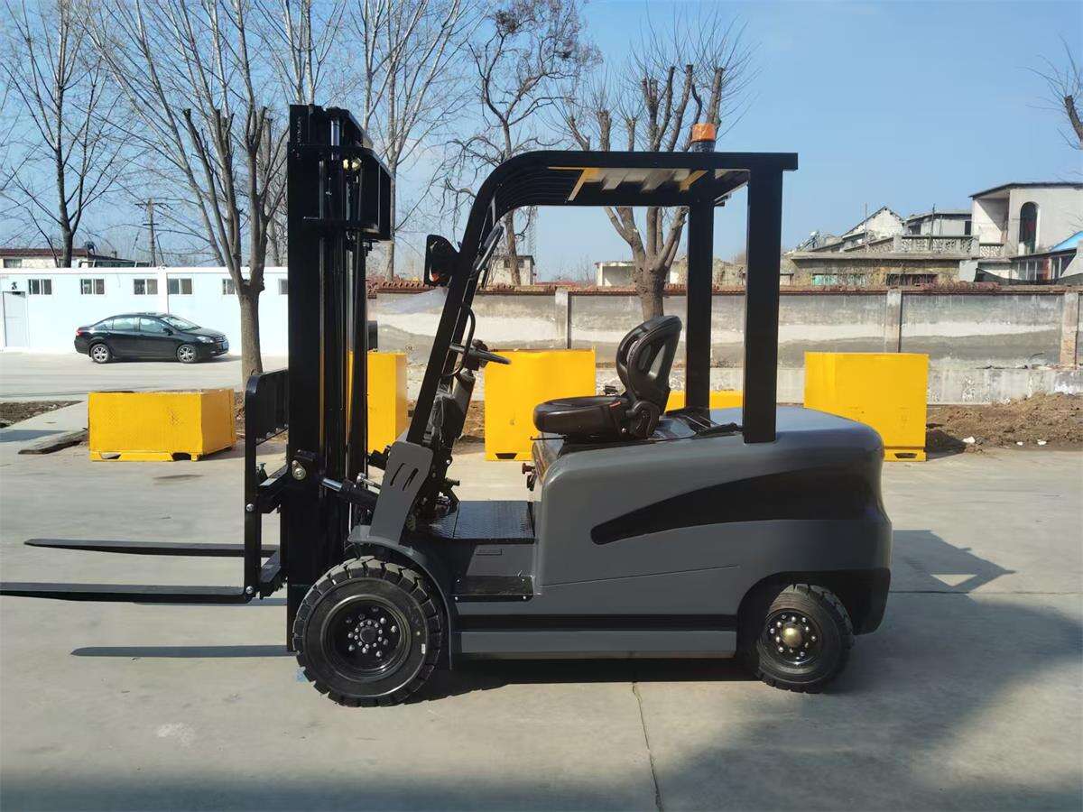 Bagong Mga Ugat sa Industriya ng Electric Forklift: Intelektuwal, Tahimik, at Mahabang Buhay ng Baterya