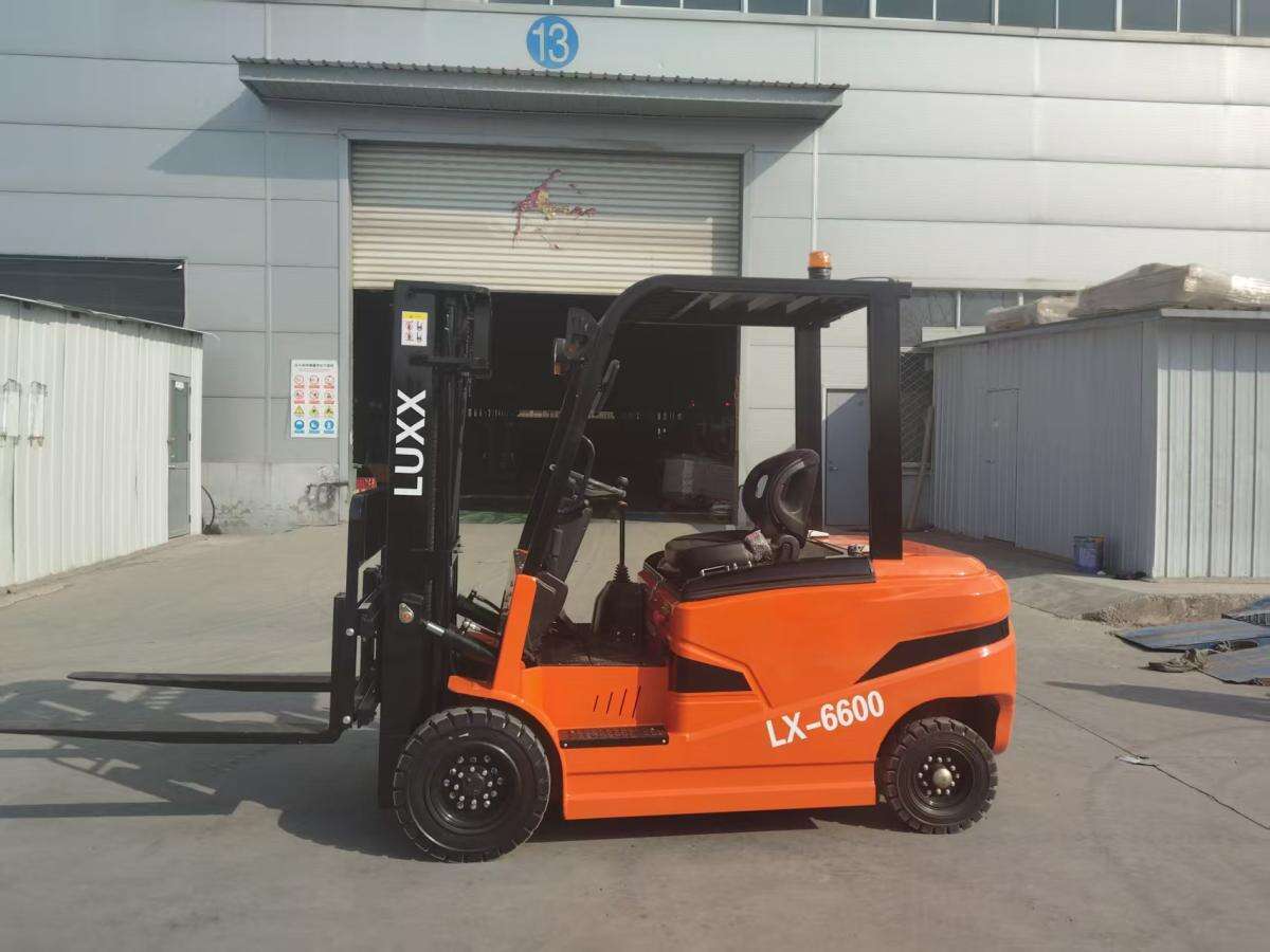 forklift-2(1).jpg