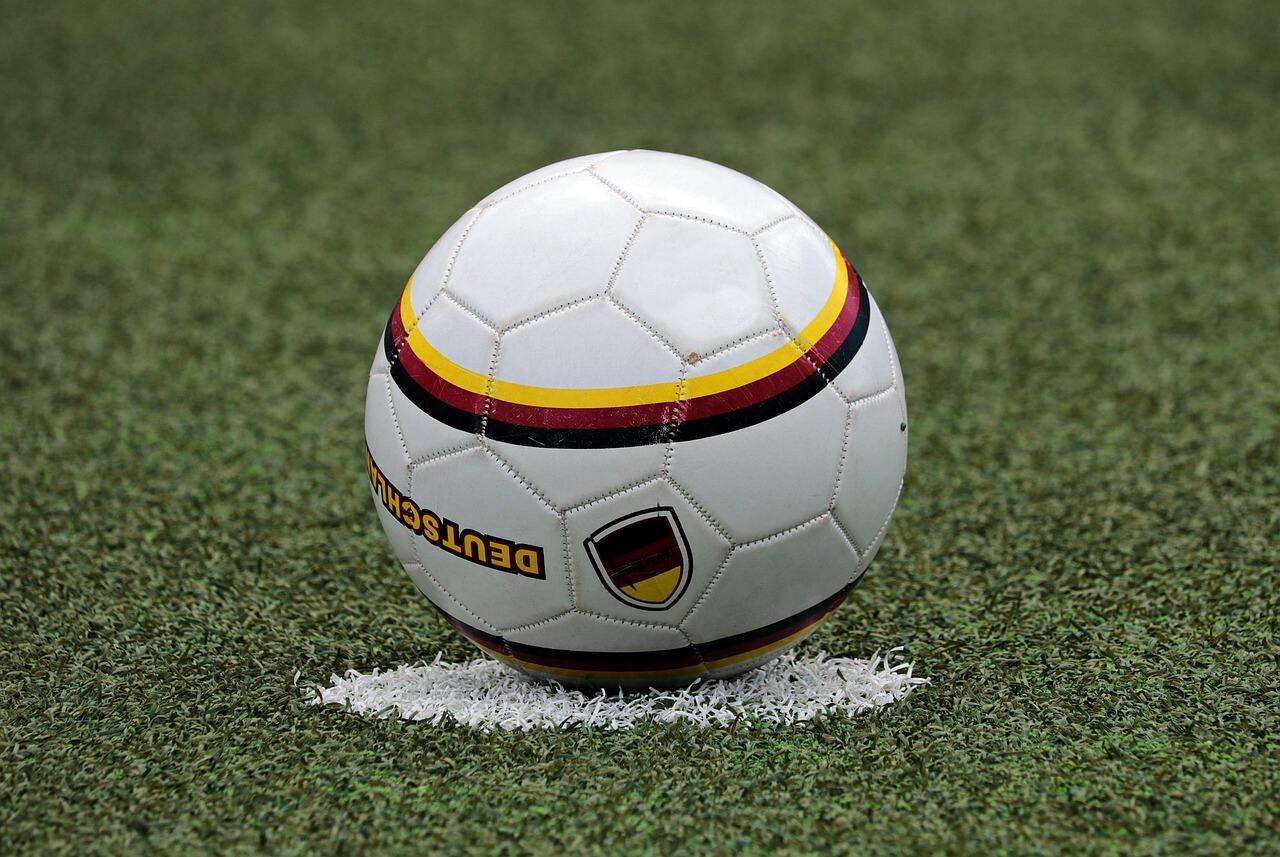 Thermal Bonding Technologies for Durable Football Gloves