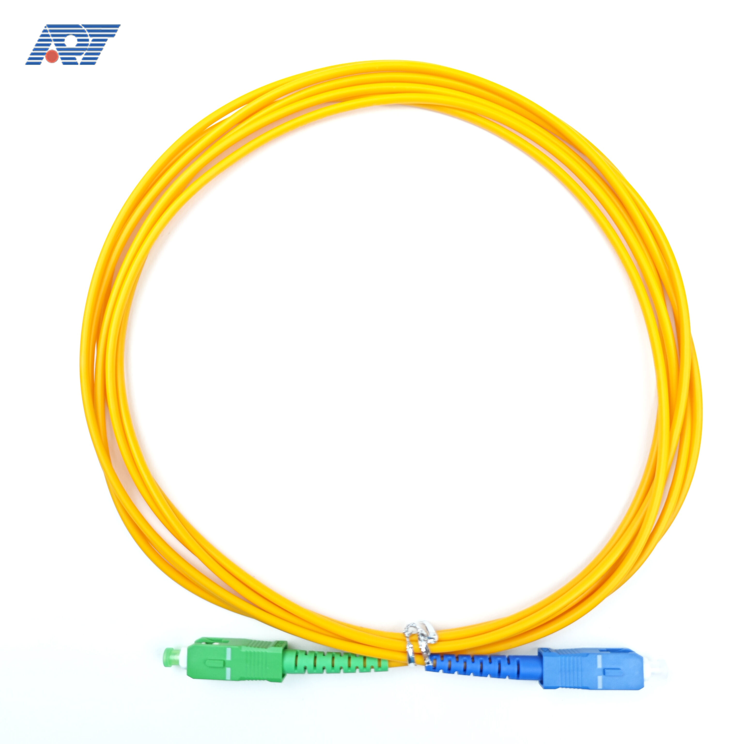 patchcord-sc upc līdz sc apc simplex viena režīmā pvc (lszh) 3,0 mm šķiedras