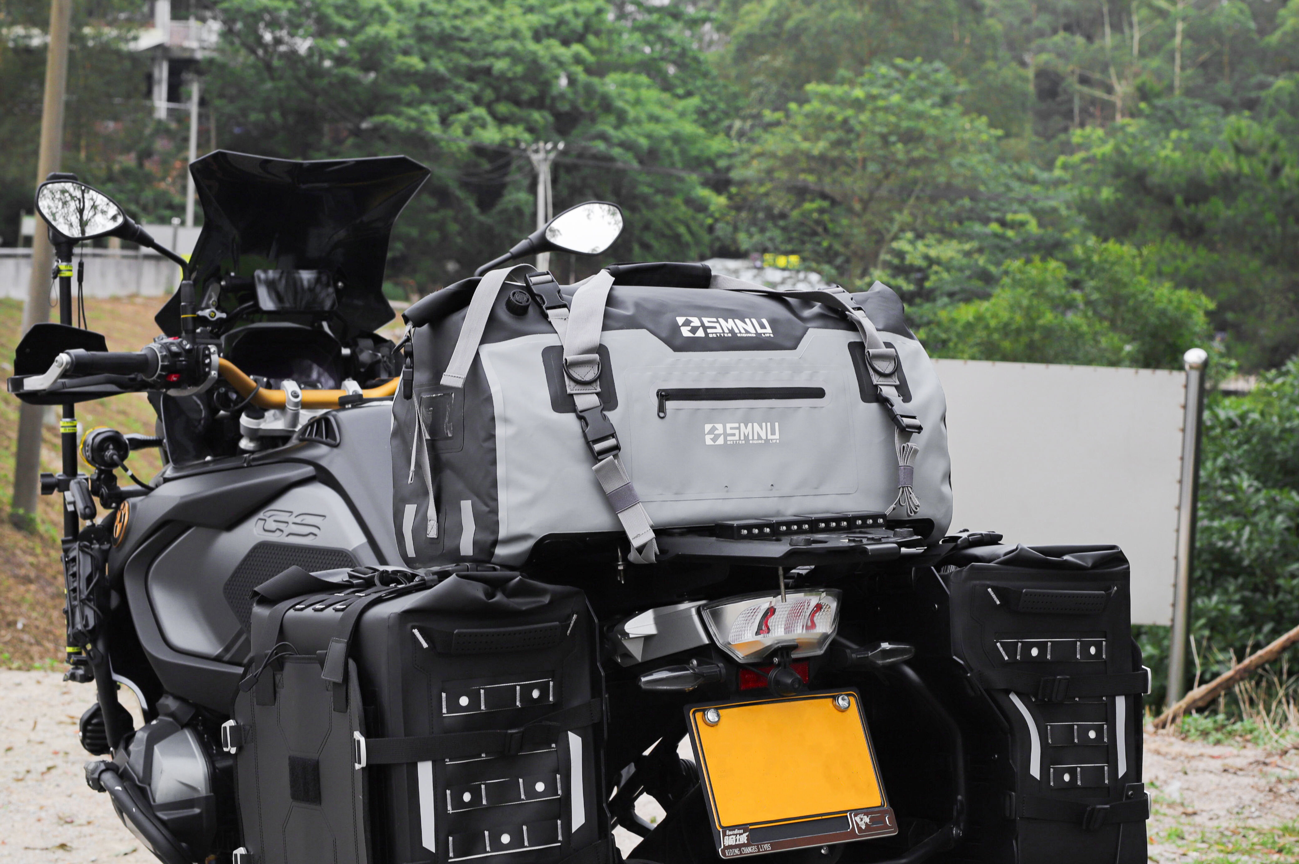 Enhancing Rider Experience: SMNU's retractable shooting kit and outdoor waterproof bag