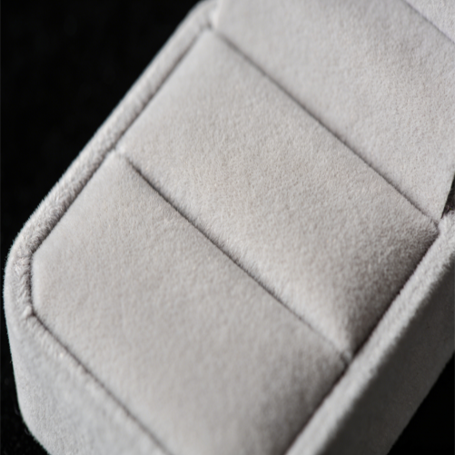 Flocking lining:Delicate flocking is soft and skin-friendly, preventing scratches on jewelry and better protecting its luster