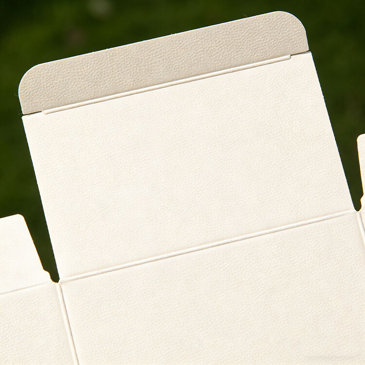 Ohutu ja keskkonnasõbralik materjal (toidukvaliteediga laste erikartong)