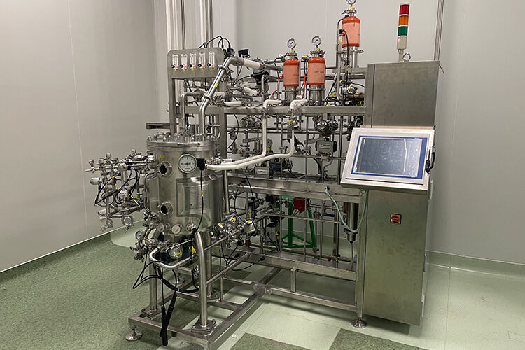 Application of a 50L Fixed-Bed (Sheet-Carrier) Bioreactor in CSF Vaccine