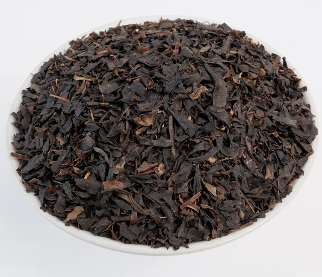 What are the key differences between wholesale loose leaf tea and tea bags?
