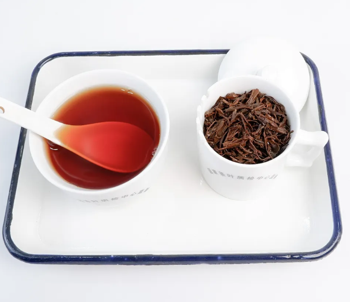 What are the payment terms commonly offered by wholesale tea suppliers?
