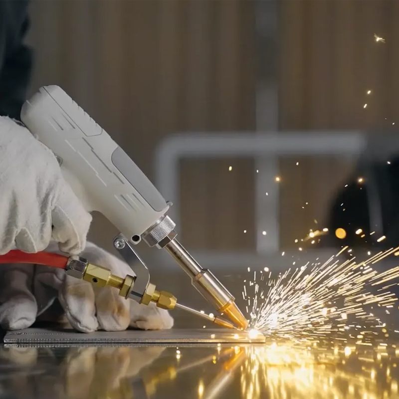 What is the optimal standoff distance for a laser welding gun?