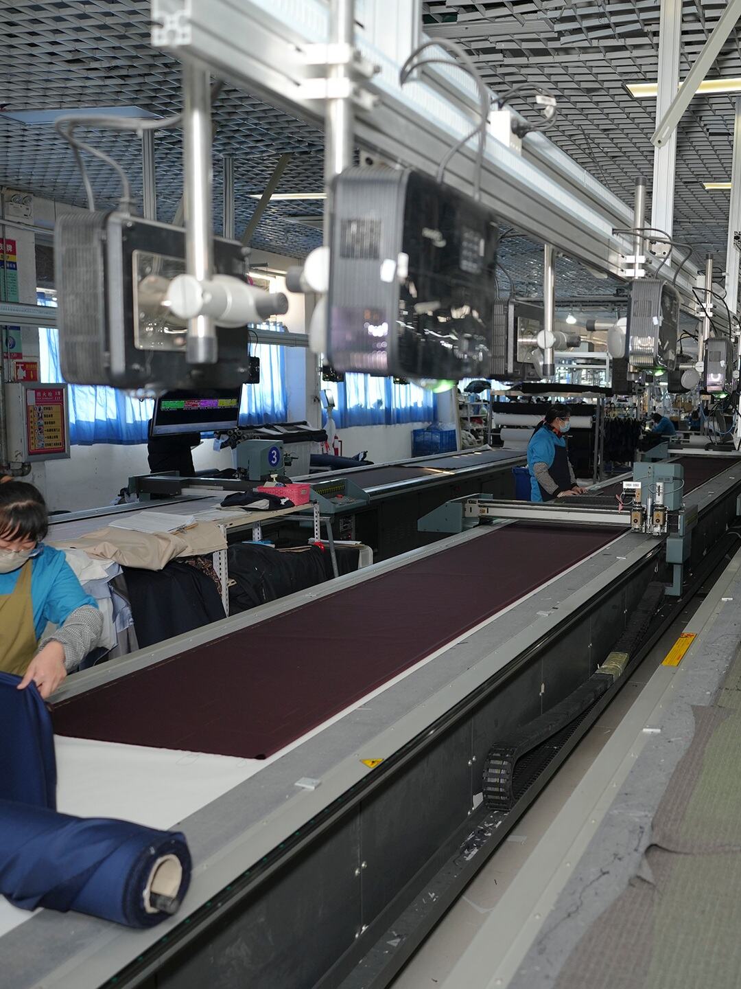 Pourquoi les costumes sur mesure en gros sont-ils idéaux pour les marques de mode en pleine croissance ?