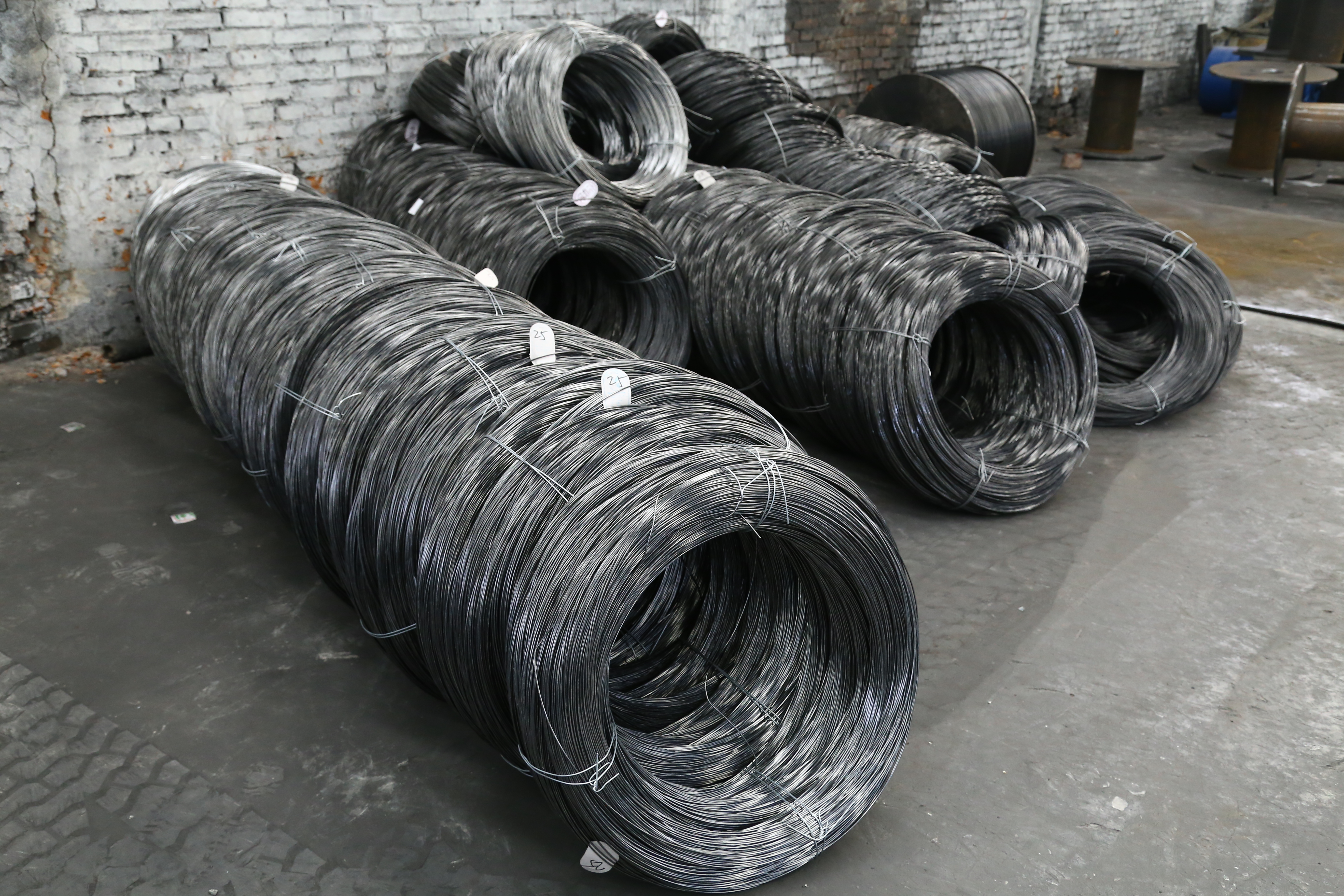 Versatile Black Steel Wire - Quality-Assured for Global Merchants