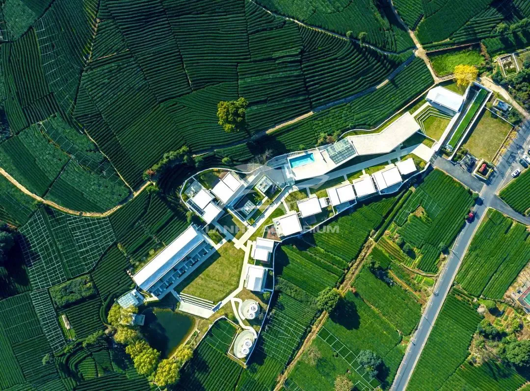 [Lanhu Aquarium Engineering Project] Journey Through a Millennium of Tea Country | The Suspended Swimming Pool of Moling Rongjun Hotel, Hangzhou Longwu Has Been Completed.