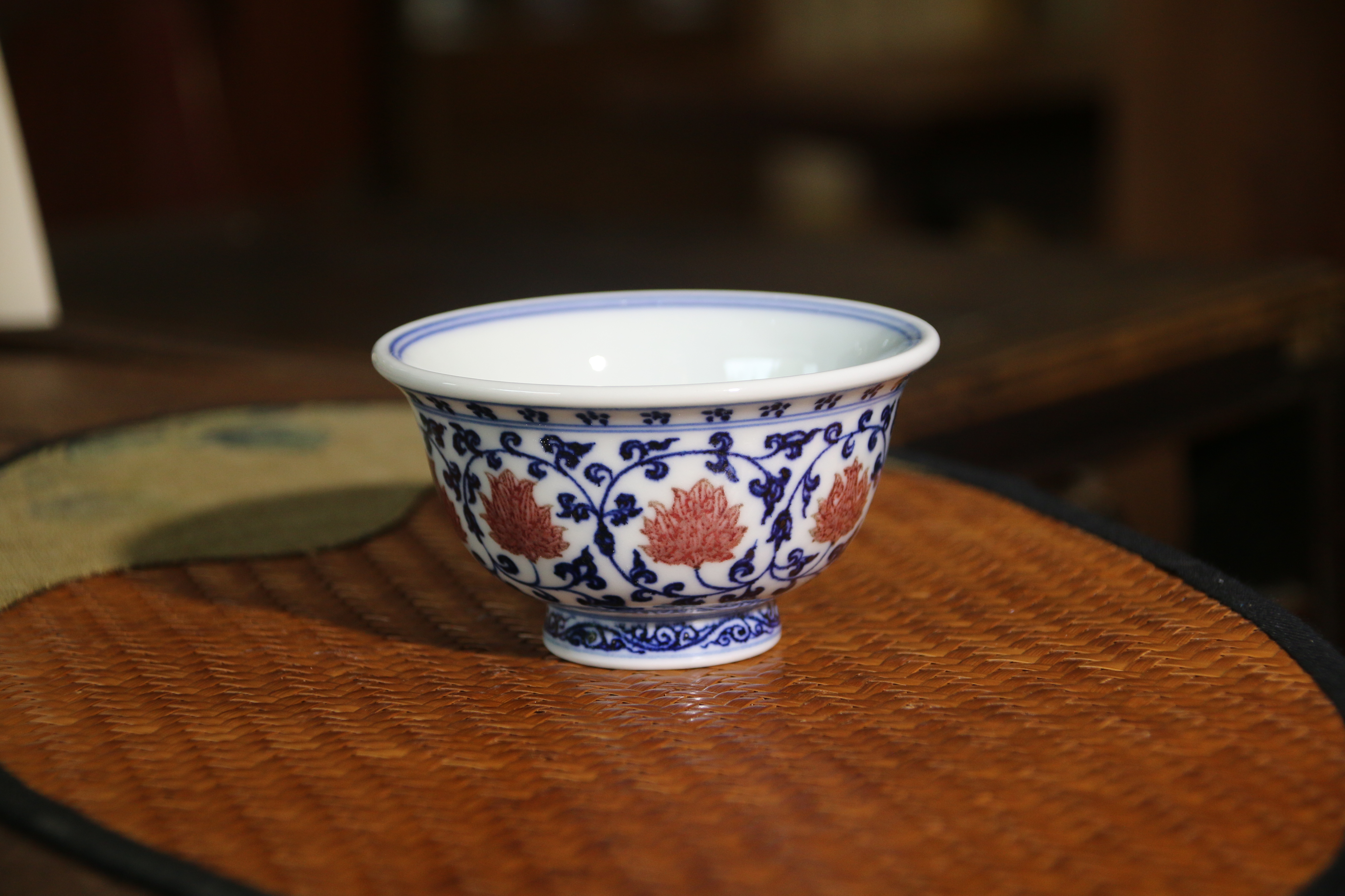 Uses Porcelain Tea Sets for Tea During Big Occasions or Quiet Evenings