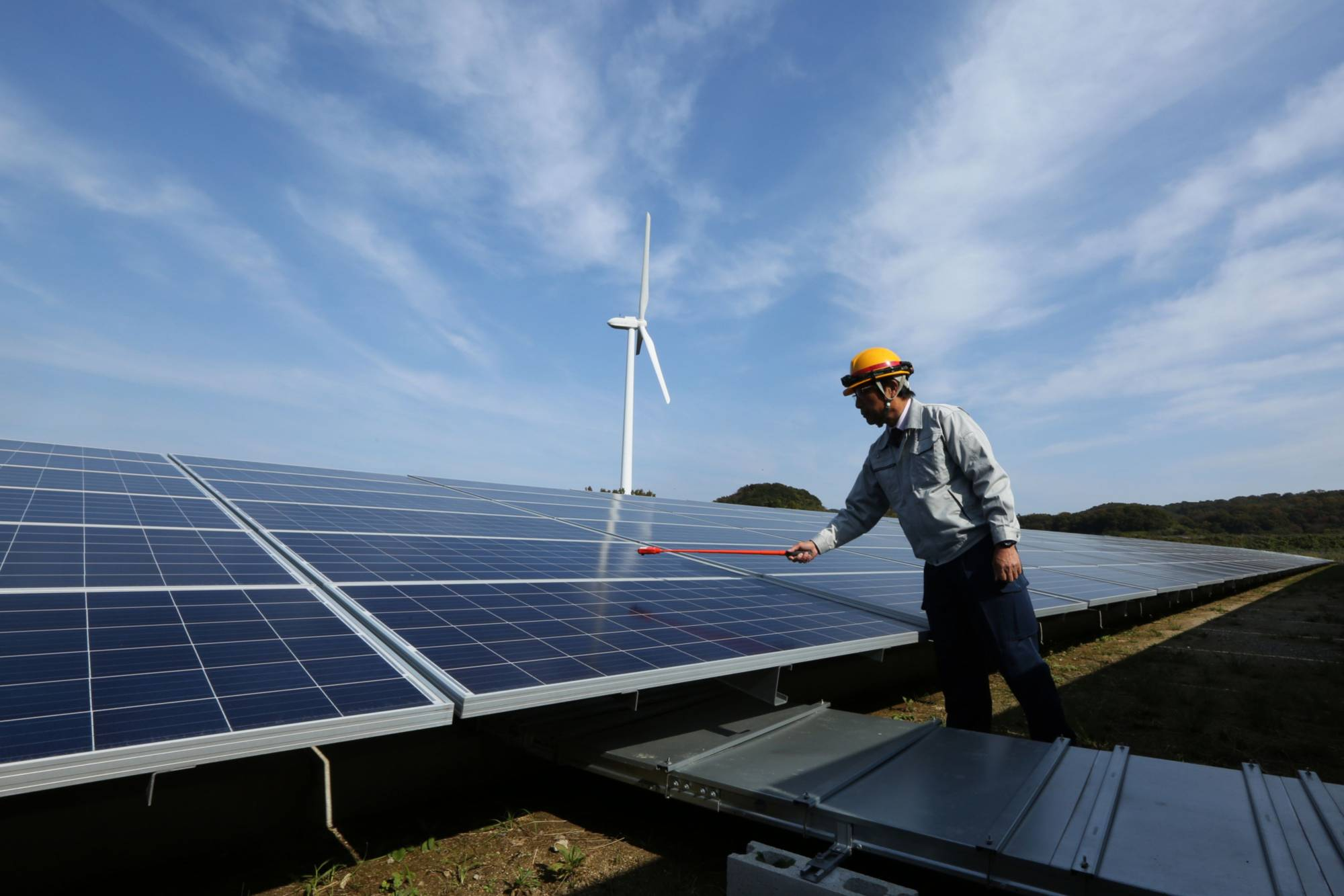 What are the Differences  — Solar Mounting for Residential vs Commercial Areas