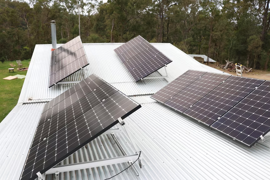  Understanding the Differences- Pitched Roof Solar Mounting and Flat Roof Solar Mounting