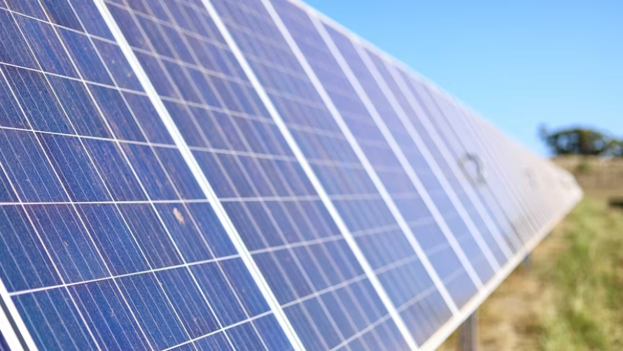 Ground Mounting vs Roof Mounting Solar: Choosing the Right Option