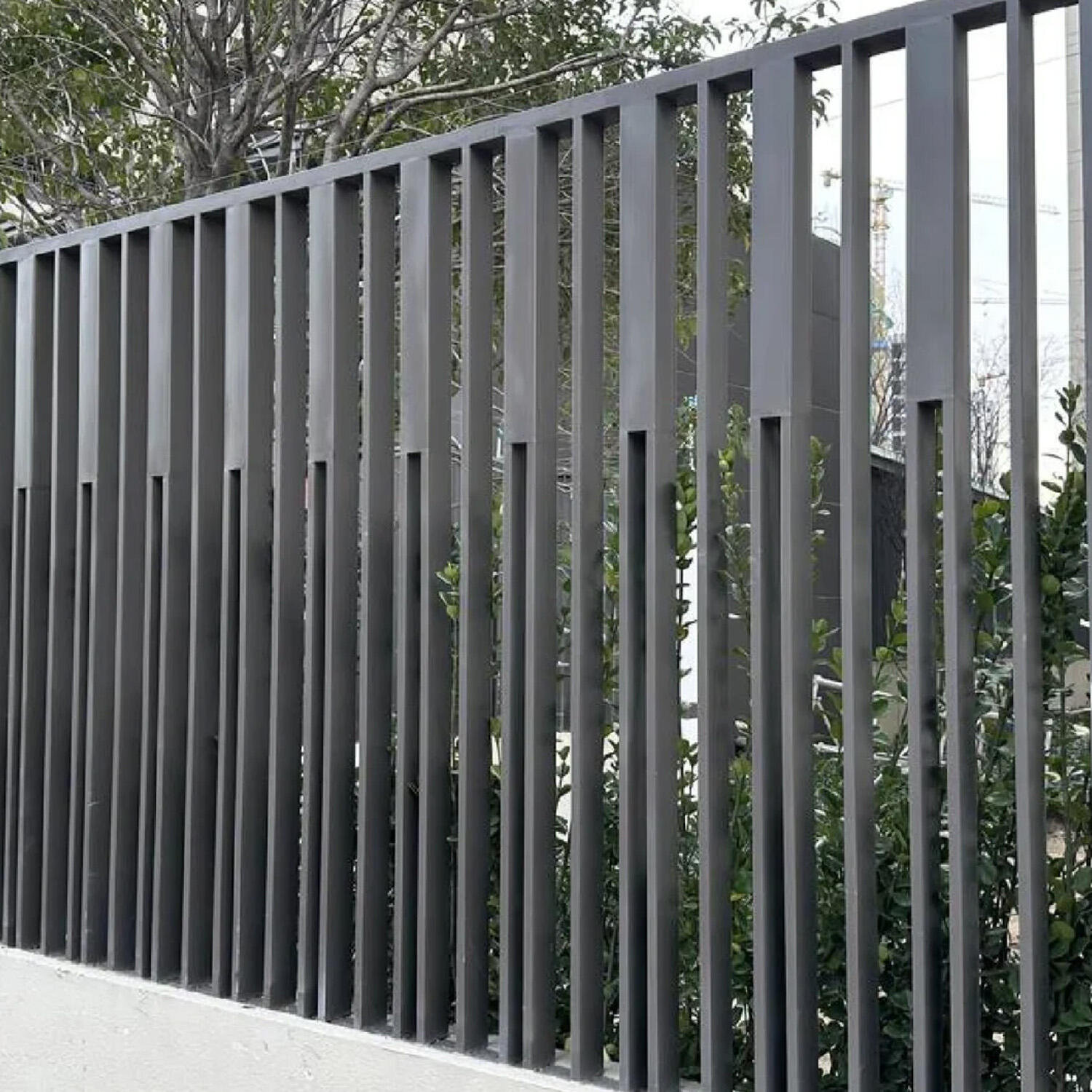 Steel Fence Post vs Wood Post Lifespan: An Analysis
