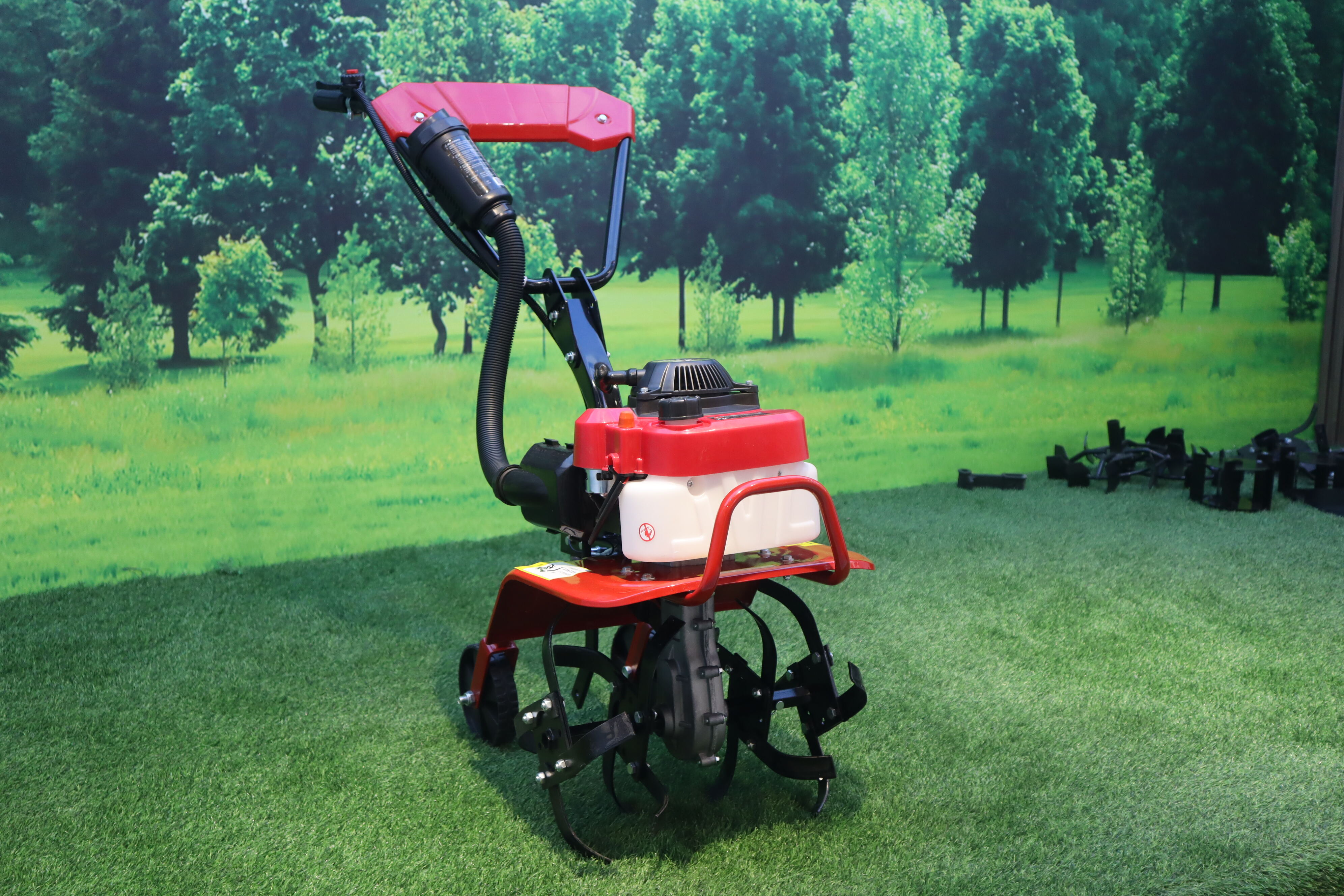 Si të Përdorësh një Traktor për Kopshtarinë për Fillimtarët: Përgatitja e Tokës, Vendosjet e Thellësisë & Këshilla për Siguri