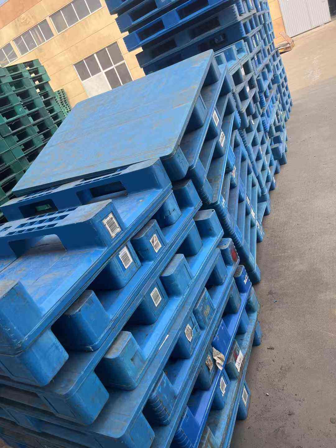 Clearance Low Price used plastic pallets 120x80cm closed deck second-hand plastic pallets