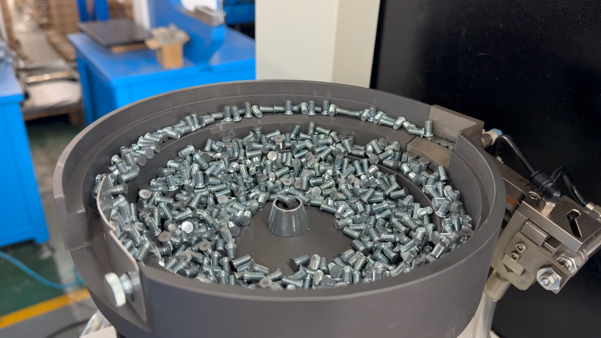 Wie wählt man die richtige automatische Nietmaschine für Ihre Fertigungslinie aus?