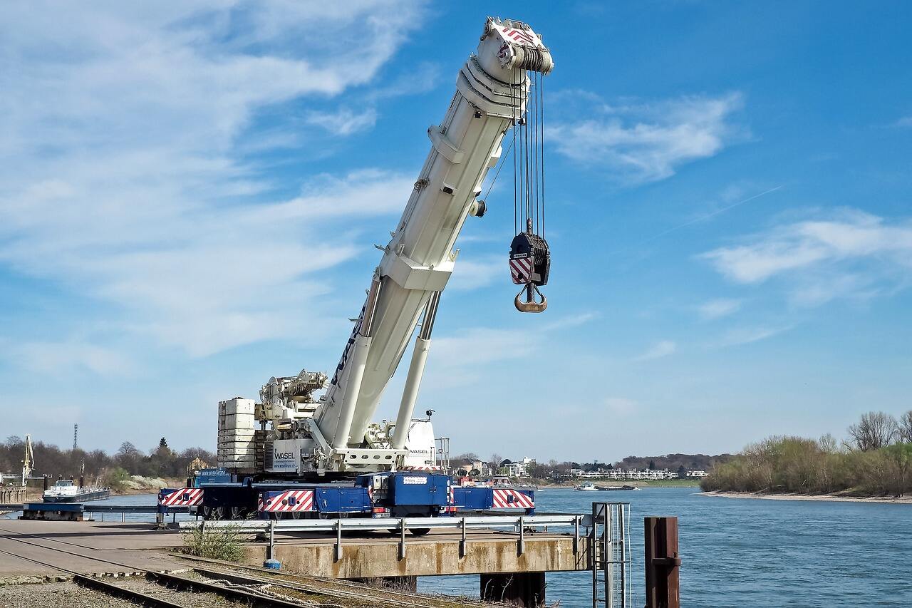 Cranes And lifting Equipment