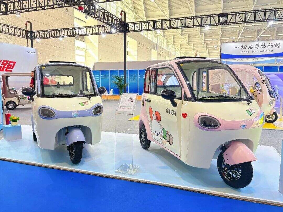 Zuboo 2-door hotselling tricycle .jpg