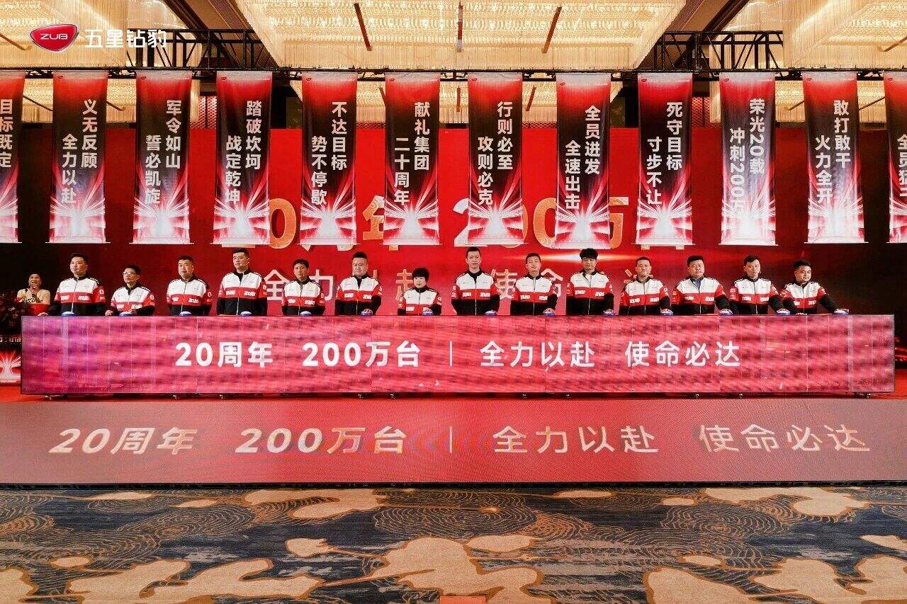 7.Group photo of Zuboo's outstanding dealers.jpg