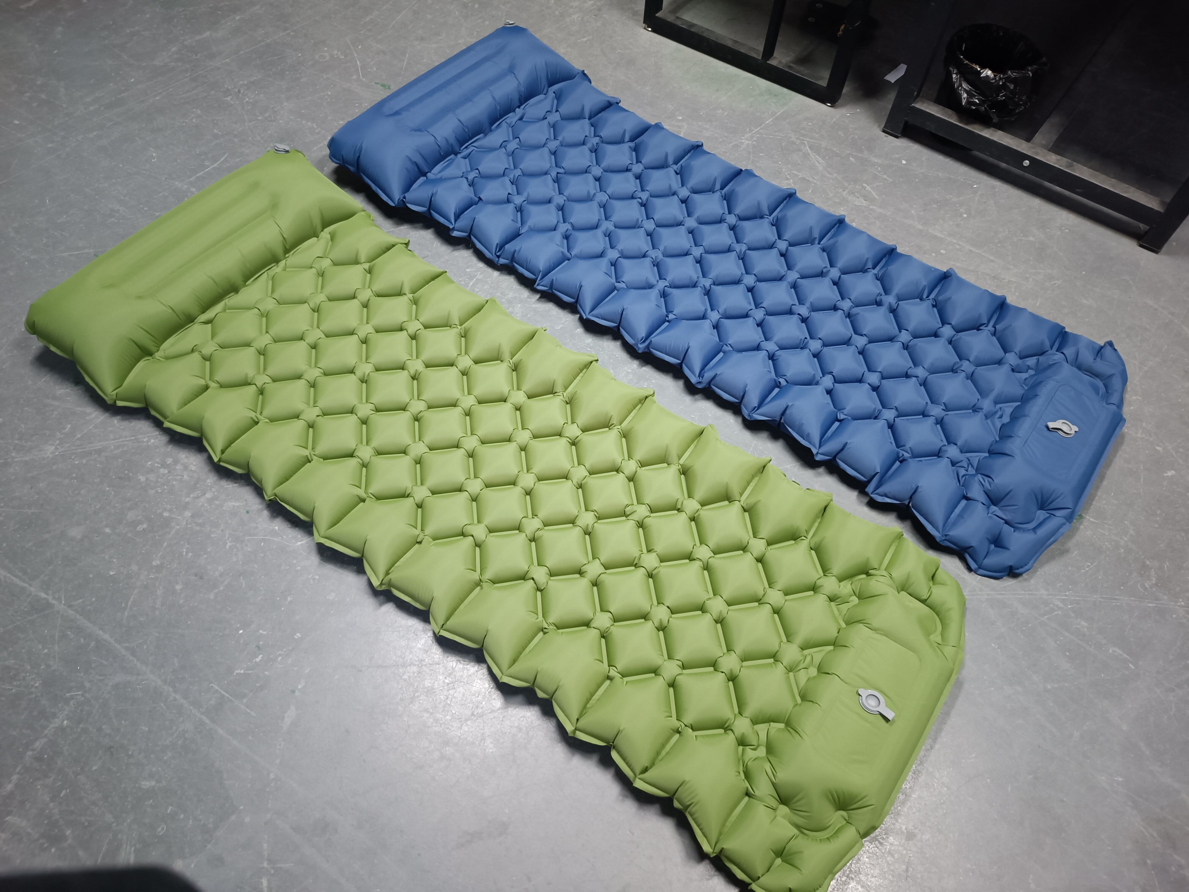 Quadrilateral Wide and Thick Inflatable Mattress details