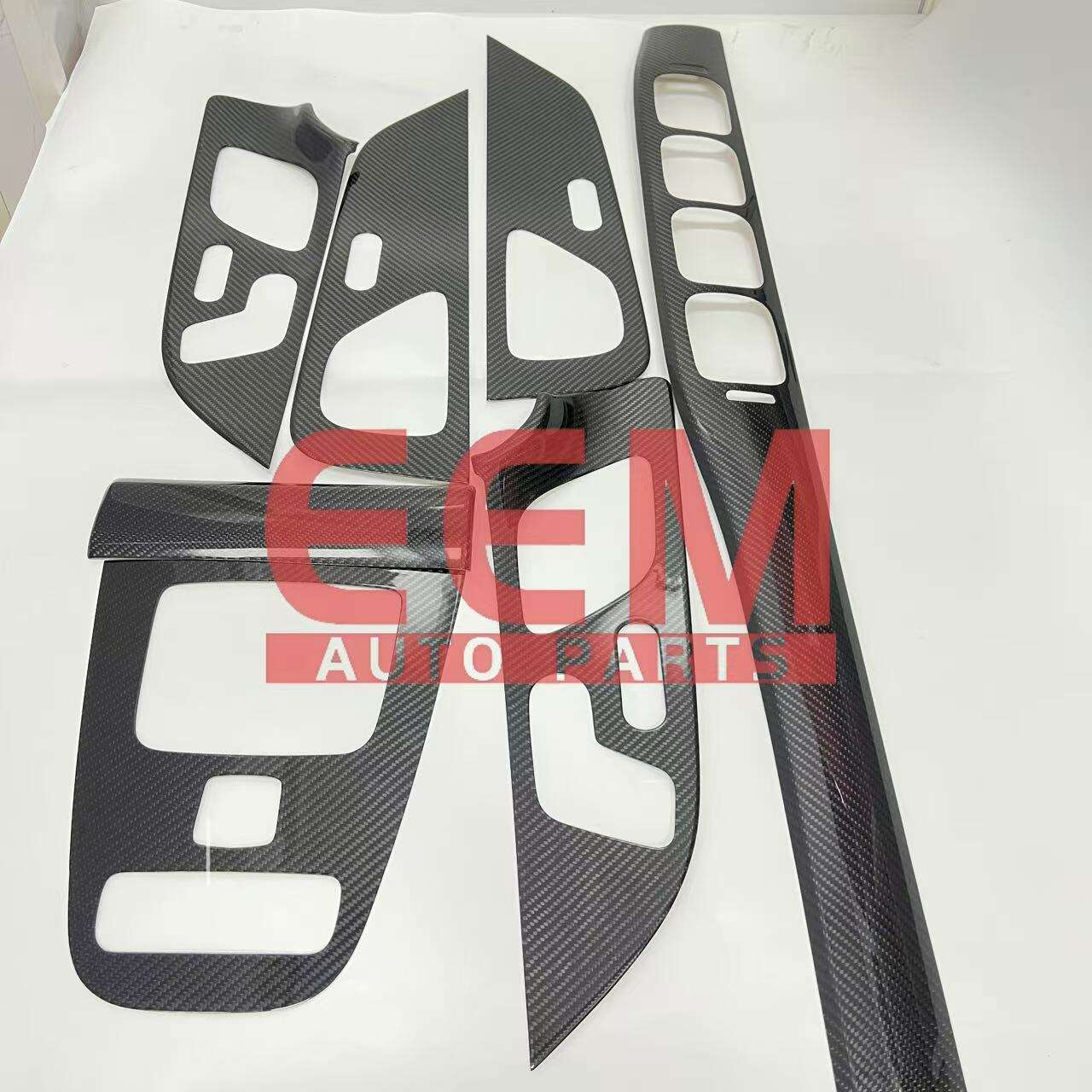 MODIFICATIONS HAUTES PERFORMANCES ET EN FIBRE DE CARBONE POUR BMW, MERCEDES-BENZ, TESLA, TOYOTA, AUDI