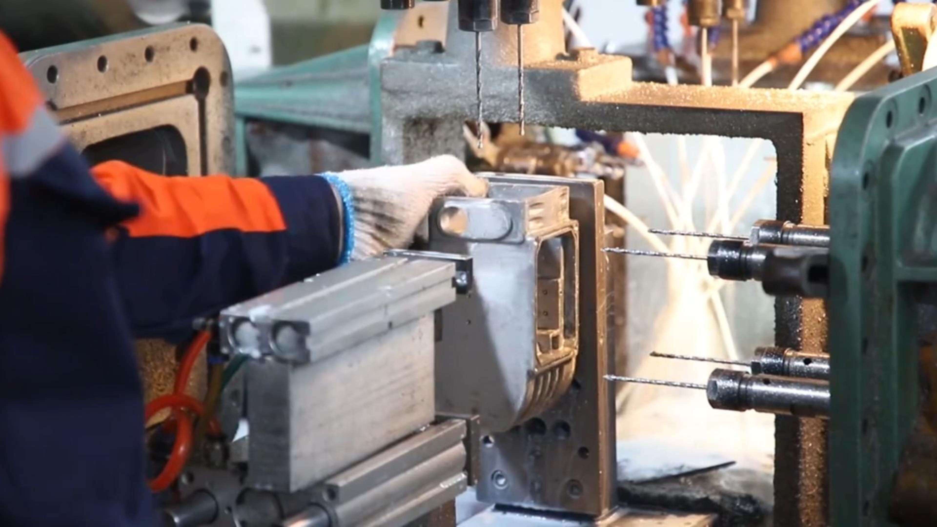 Precision machining process of actuator casing