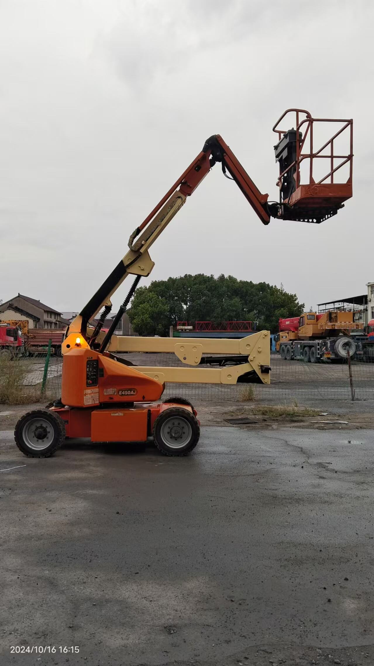 2017 JLG E450AJ-2115 Boom Lift $19,000 USD